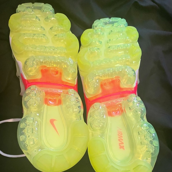 Nike Vapormax size 7( woman’s) never worn - Picture 3 of 7